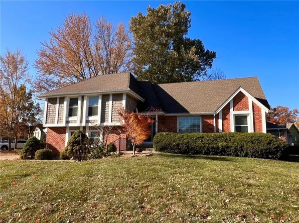 308 SE Richardson Pl, Lees Summit, MO 64063