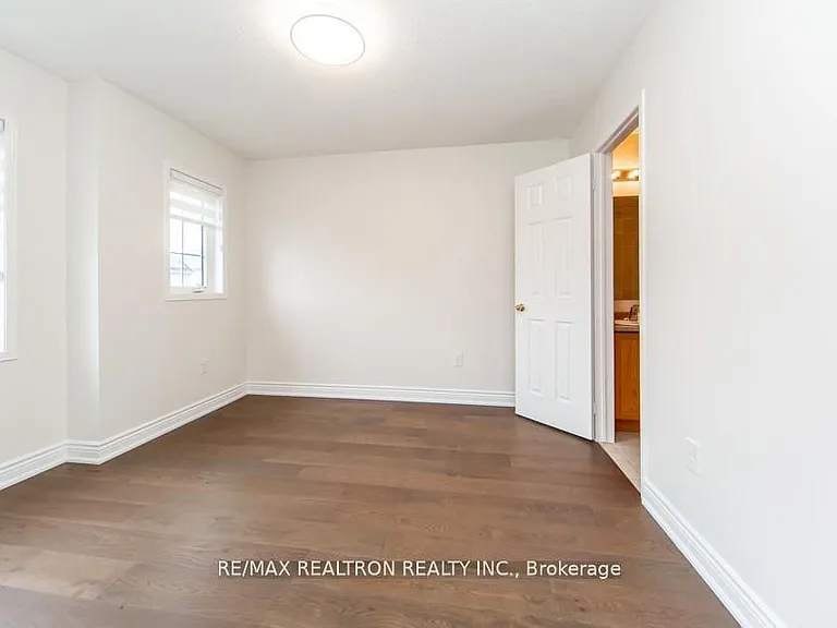 24 Skelton Cres — Photo 33