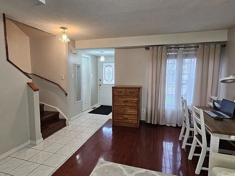 Kipling Cres — Photo 18