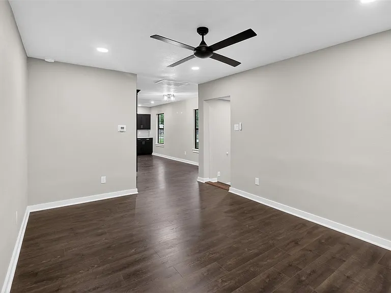 428 Van Molan St — Photo 9