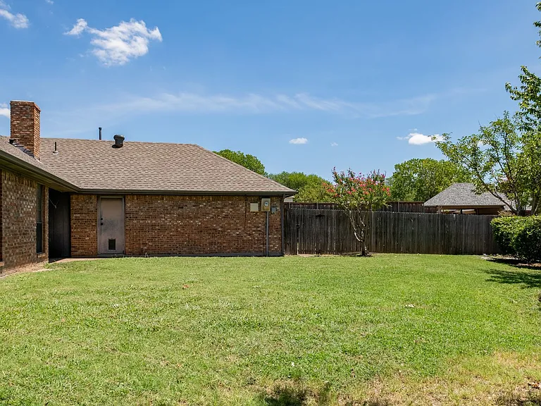 3624 Amanda Cir — Photo 24