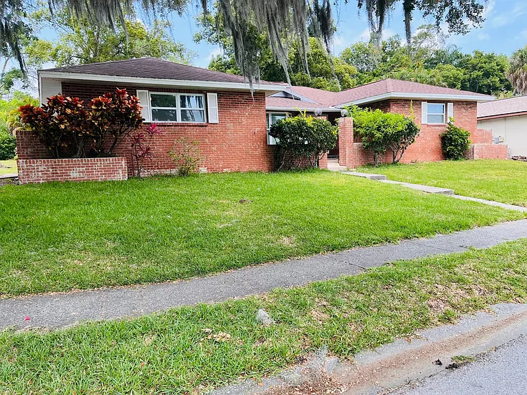 3132 Hillside Ln — Photo 6