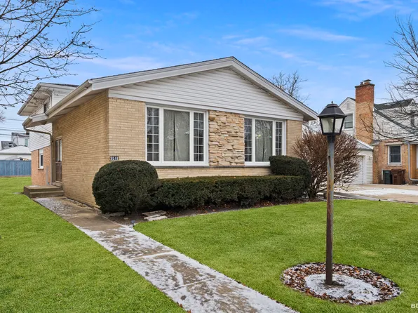 9518 Le Claire Ave, Skokie, IL 60077