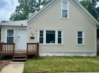 118 Wilcox Ave, Elgin, IL 60123