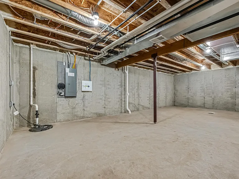 1638 Happy Trails Rd — Photo 28