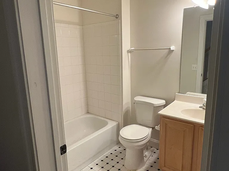 2115 E Fairmount Ave — Photo 7