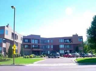 601 Shoreacres Dr APT 201, Fairmont, MN 56031