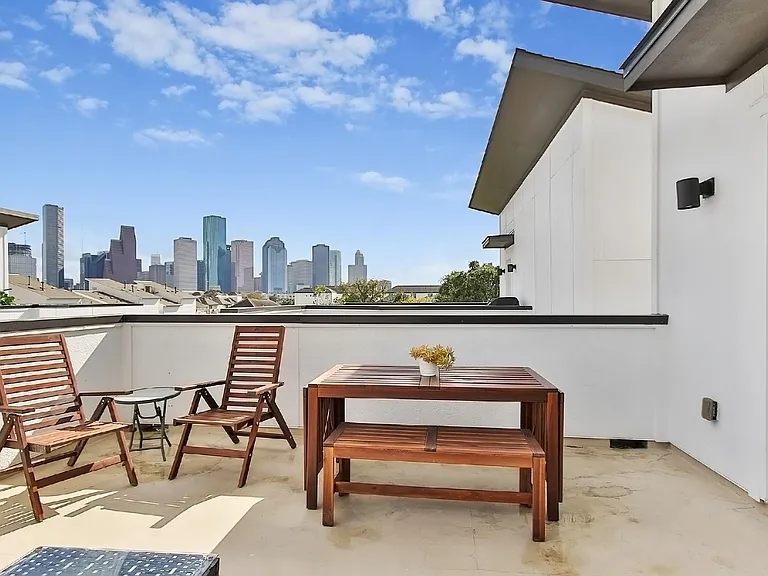 1814 Bingham St — Photo 2