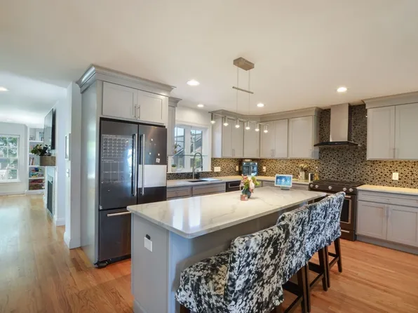 25 Bay View Ave, Winthrop, MA 02152
