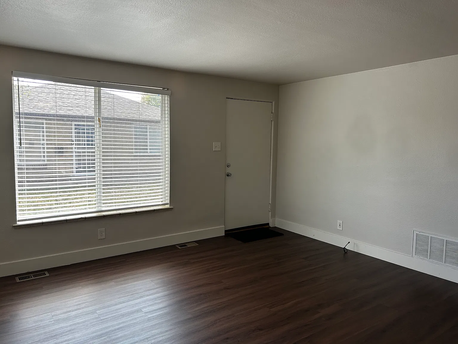2 bed, 708 sqft, $2,000 — Photo 3