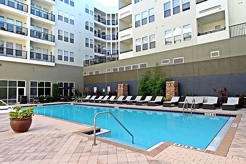 lofts at sodo pool