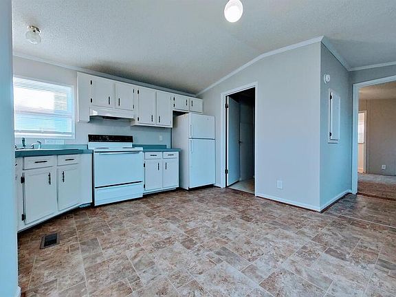 3rd image of 513 Sunshine Dr