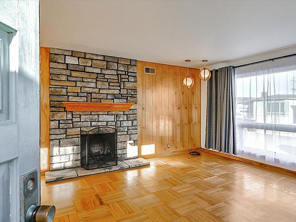 5th image of 43 Eaton Ave