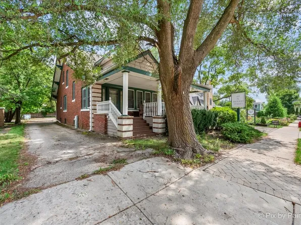 417 N Hough St, Barrington, IL 60010