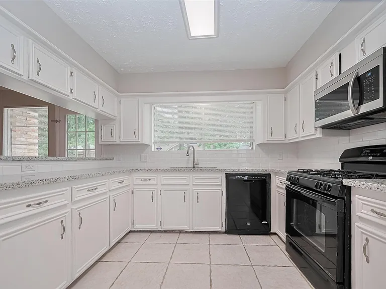 2606 Lexington Woods Dr — Photo 18