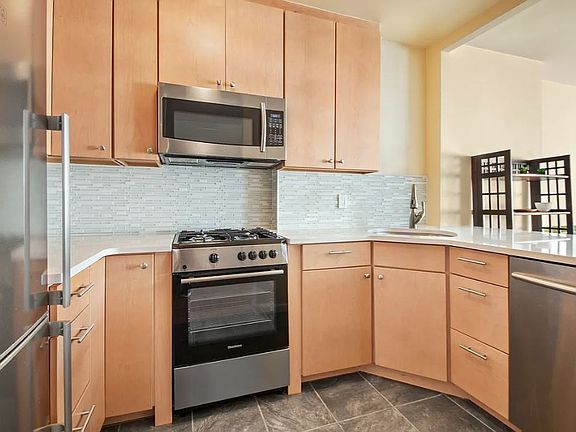 4th image of 350 W 50th St APT 5JJ