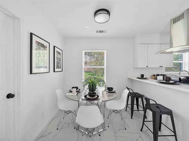 5943 Greenmont Dr — Photo 10