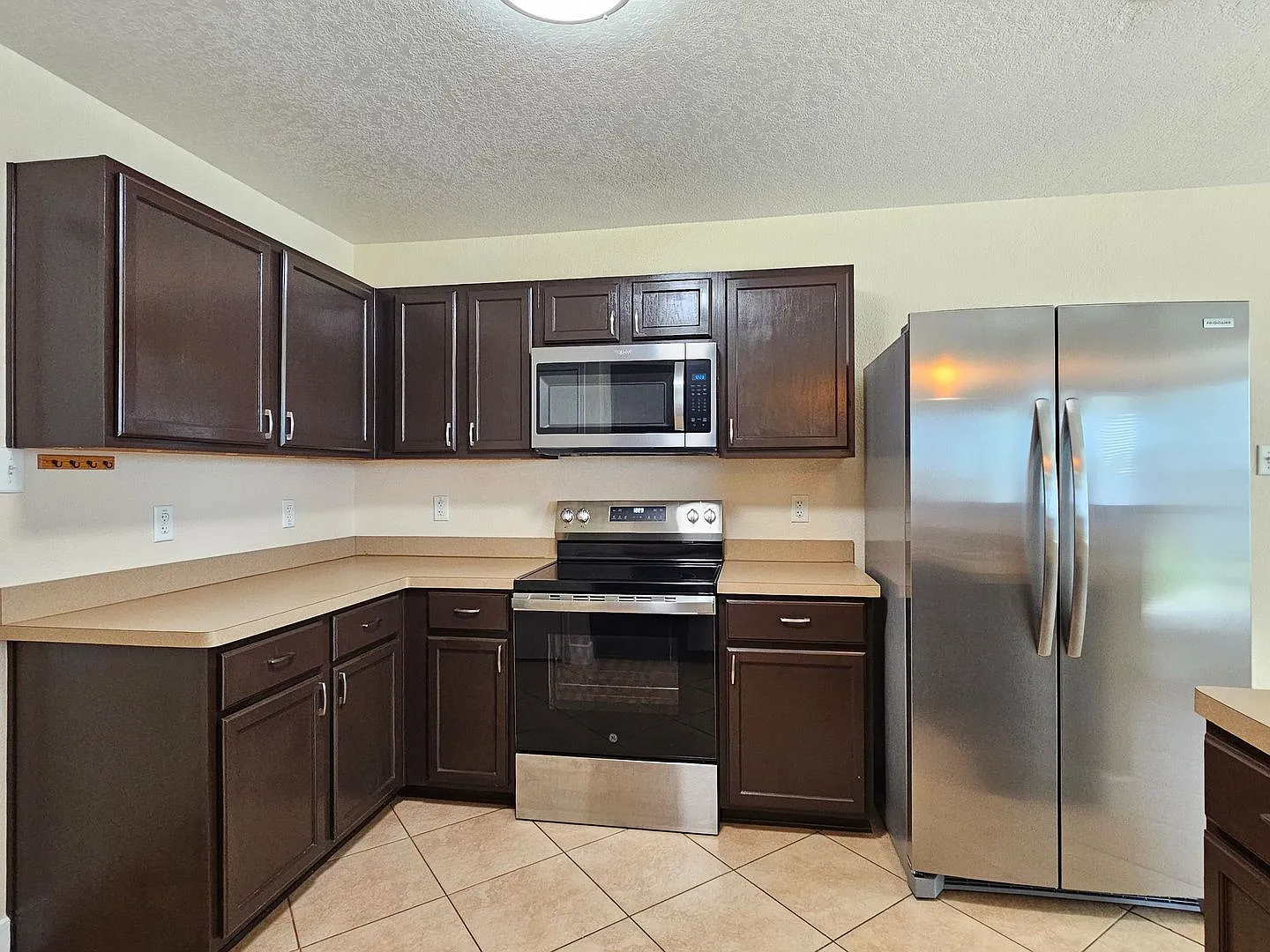 Huge Rent Reduction - Available Now & Ready For Move-In! — Photo 3