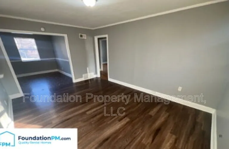 1570 Rebecca St — Photo 6