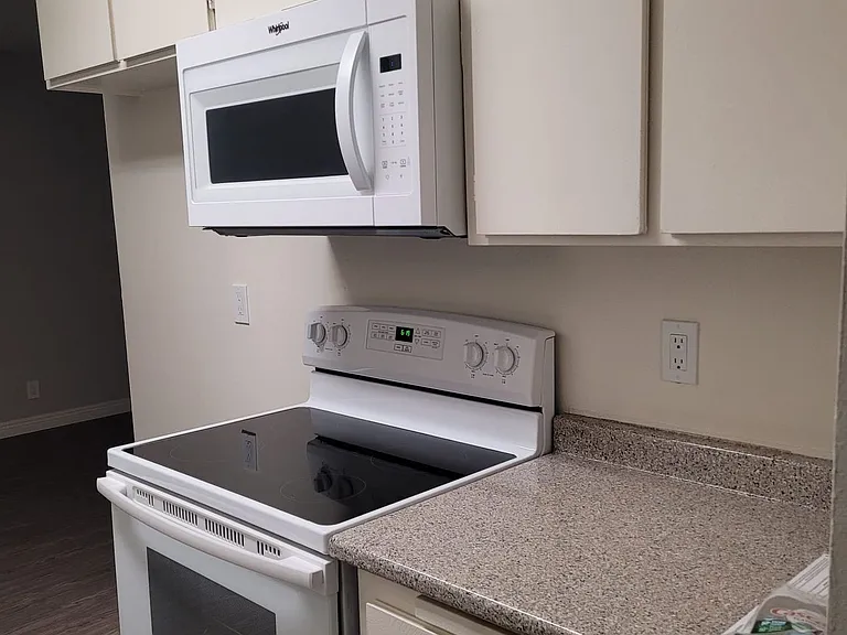 073 - Canyon Crest Hills Apartments — Photo 1