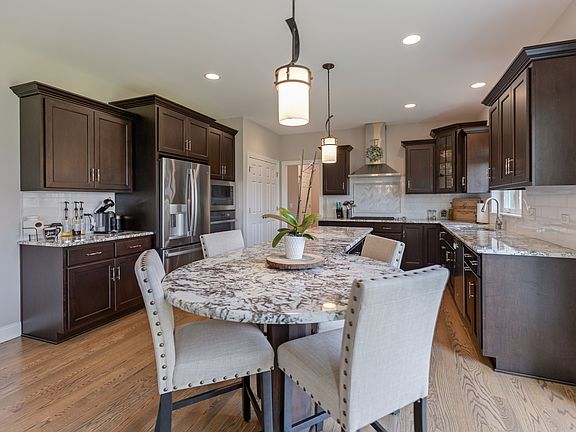 2nd image of 3684 Heathmoor Dr