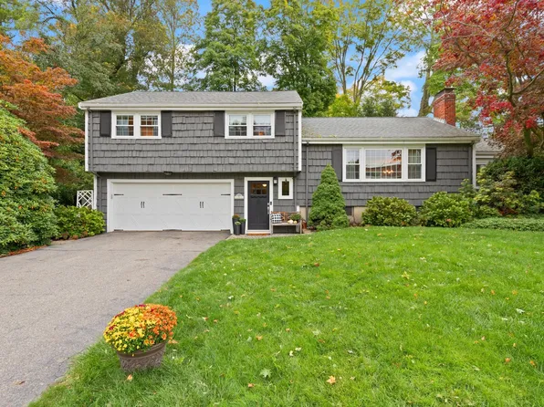 70 Longview Rd, Reading, MA 01867