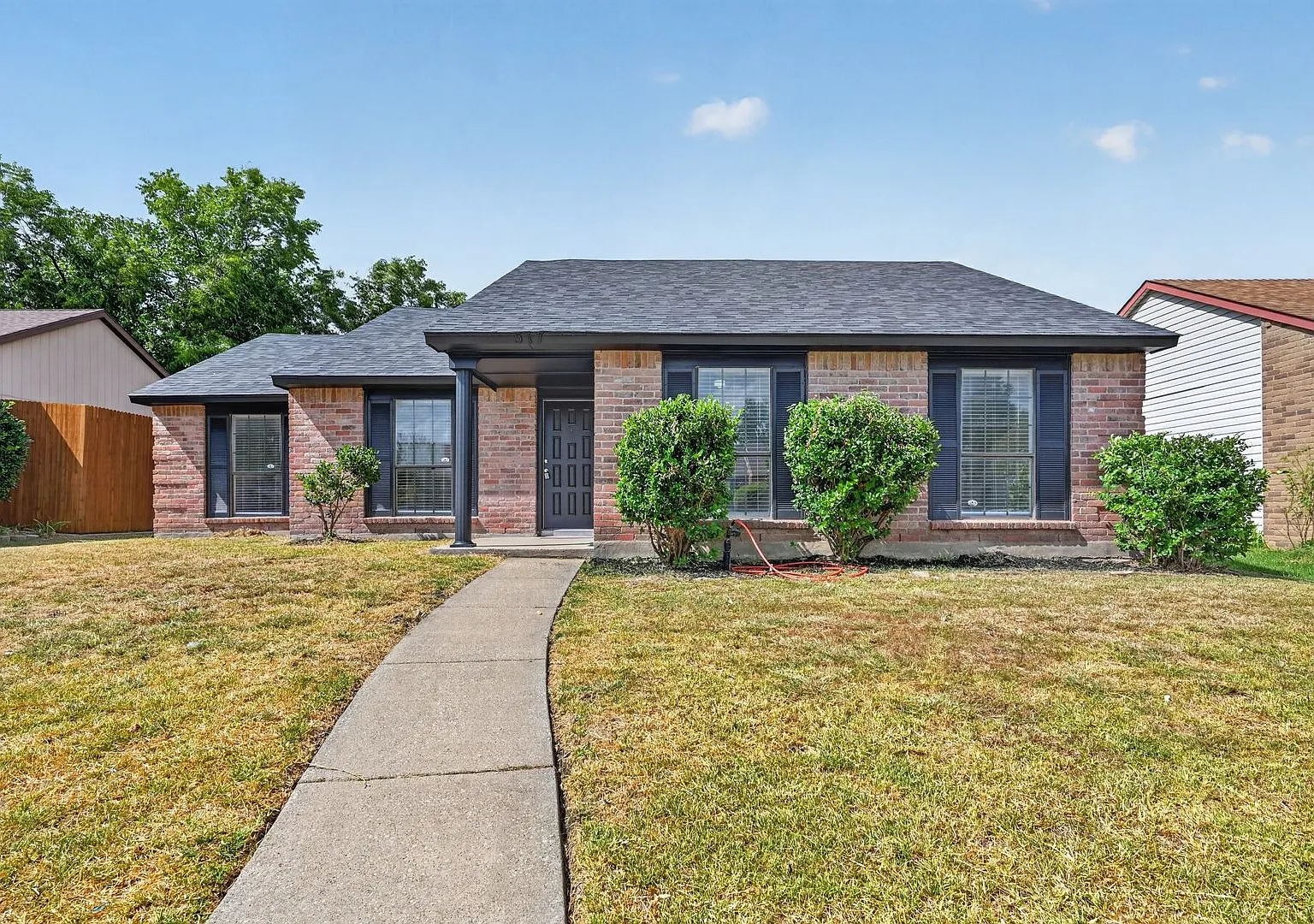 Cozy And Charming 3 Bedroom, 1 Bathroom Home Located In Allen, Tx! Free Second Month Of Rent! — Photo 1
