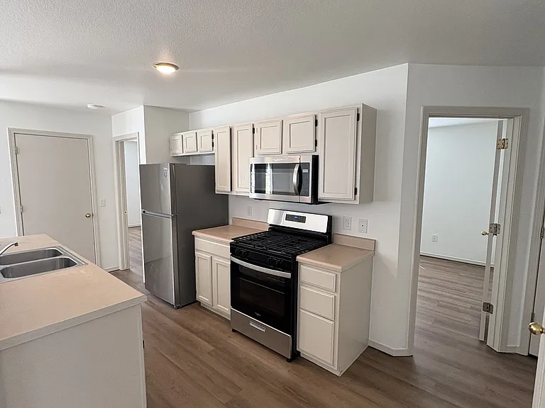 601 Cedar Brook Ct — Photo 5