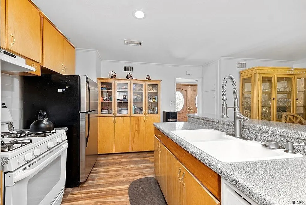 3 bed, 1572 sqft, $4,500 — Photo 4