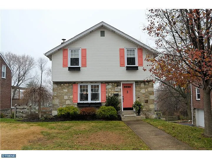 2028 Jenkintown Rd photo 1