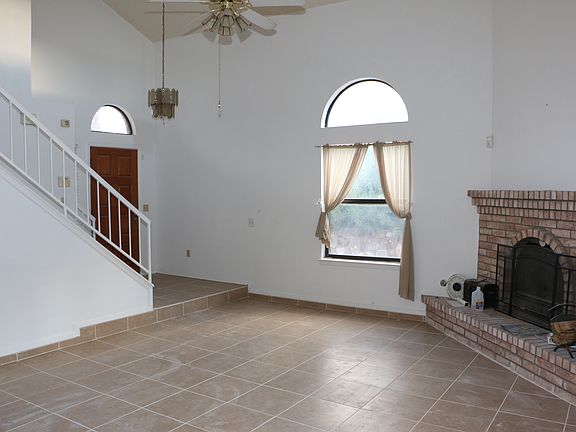 3rd image of 804 Firestar Ln