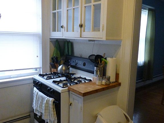 5th image of 498 Whitney Ave APT 2D
