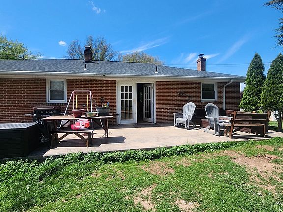 5th image of 2029 Derry Rd
