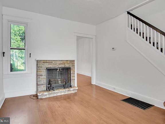 5th image of 967 E King St