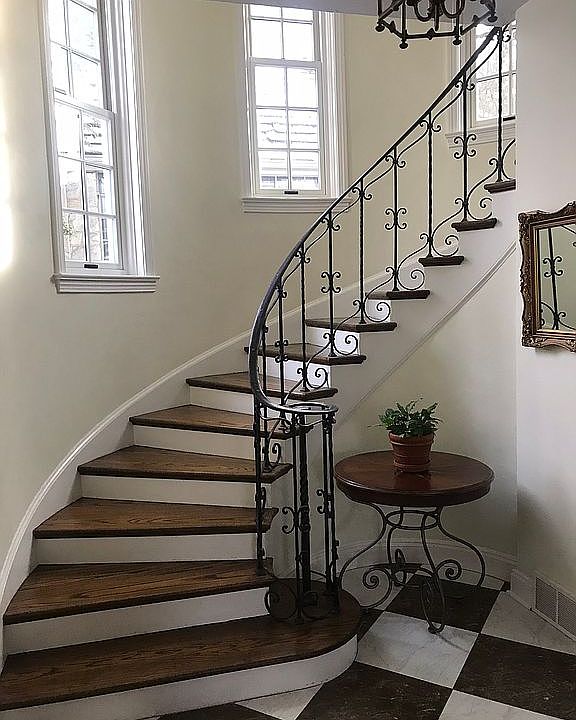 Foyer with curved staircase
