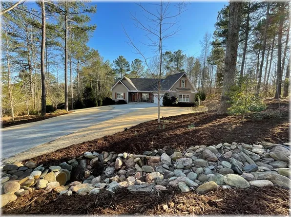 104 Springdale Ct, Central, SC 29630