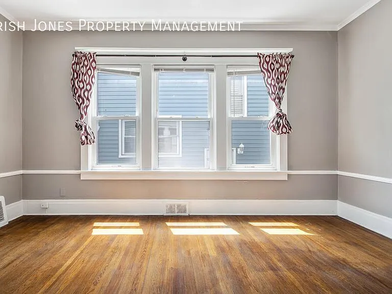 2518 Delaware Ave — Photo 9
