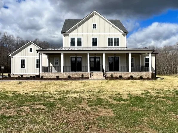 6515 Dunham Farms Dr, Mechanicsville, VA 23111