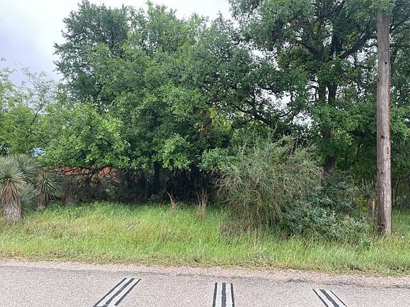 2nd image of 304 Robin Hood Ln