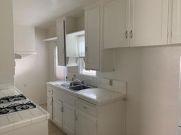 3rd image of 1715 Diamond St