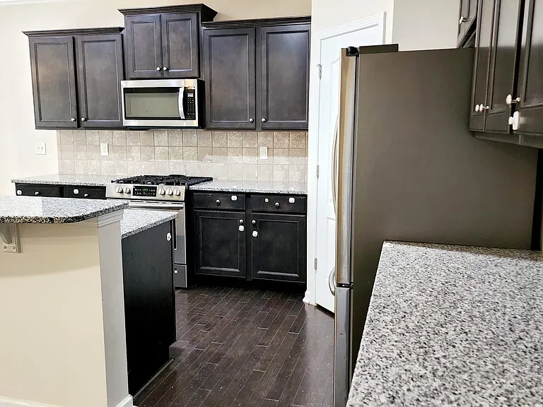 504 Twelve Oaks Ln — Photo 5