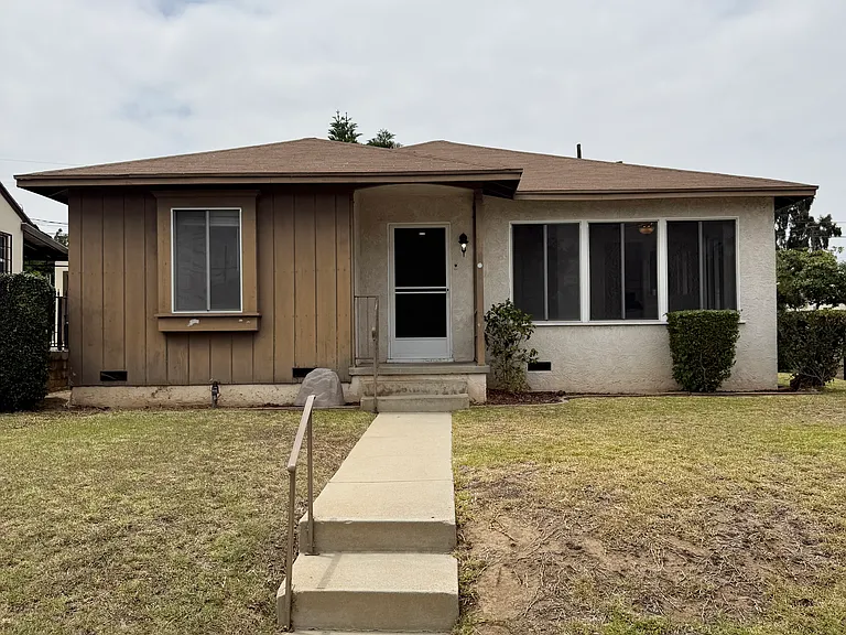 2333 Woods Ave — Photo 1