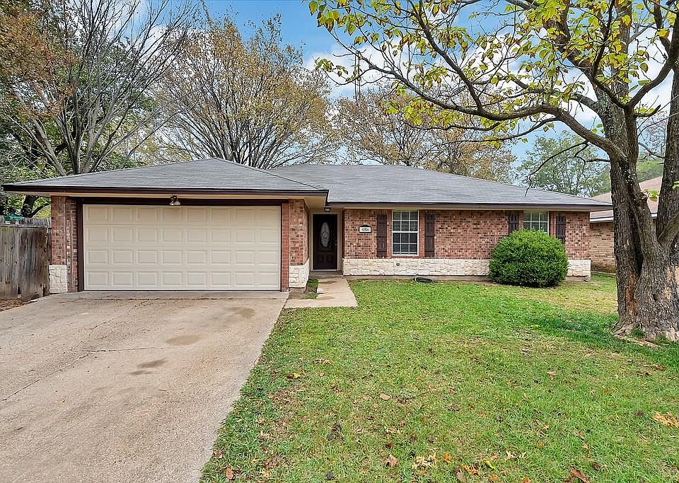 1st image of 4904 Honeysuckle Dr