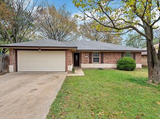 4904 Honeysuckle Dr, Balch Springs, TX 75180