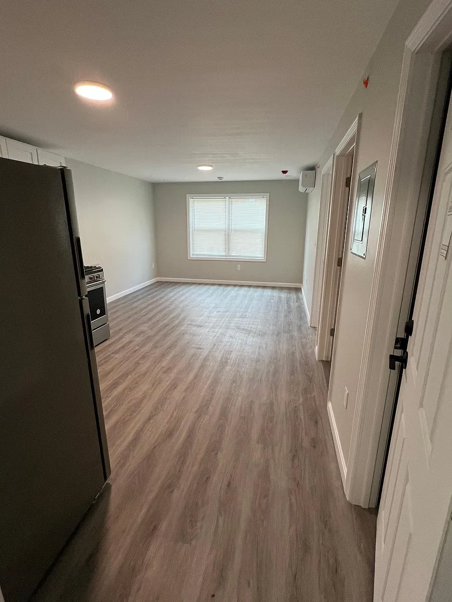Building Photo - 837 Broad St #2D
