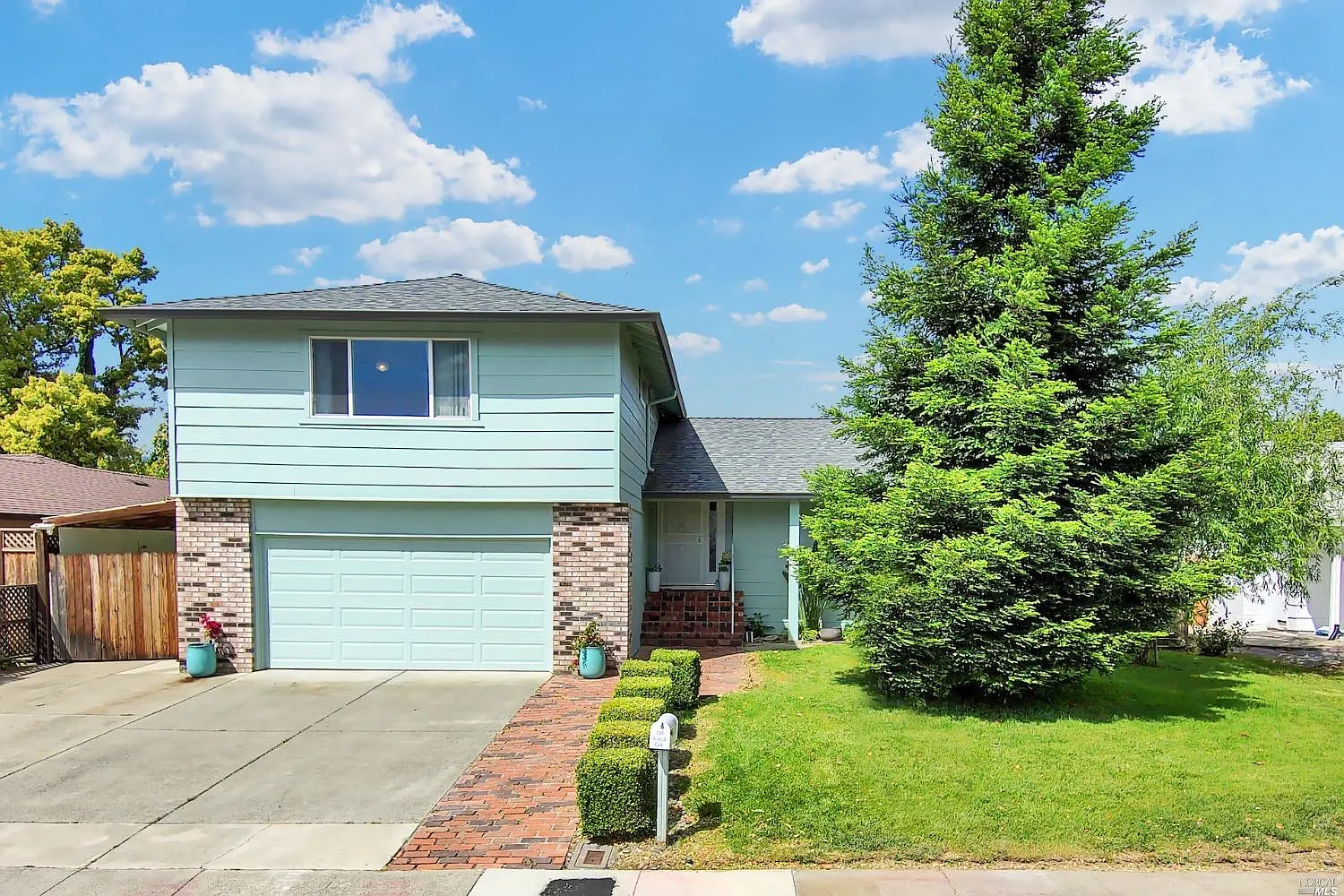 330 Woodside Circle photo 1