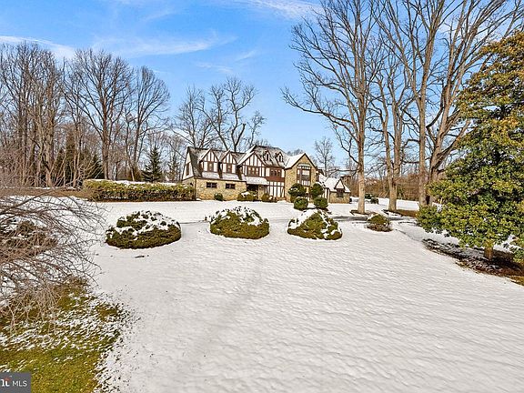 3rd image of 714 Seneca Rd