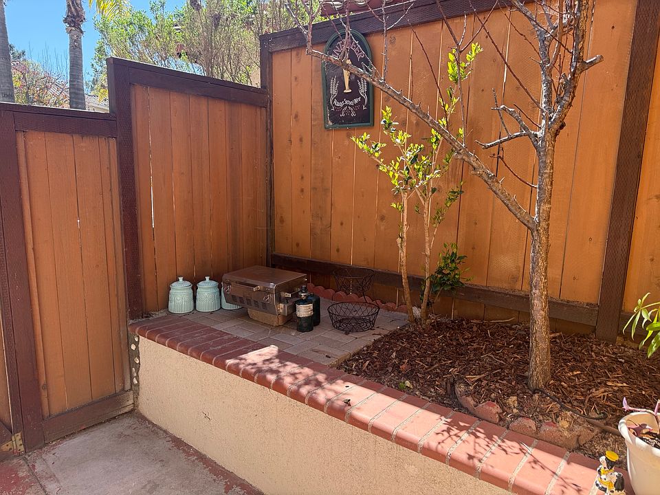 1st image of 4864 Riding Ridge Rd