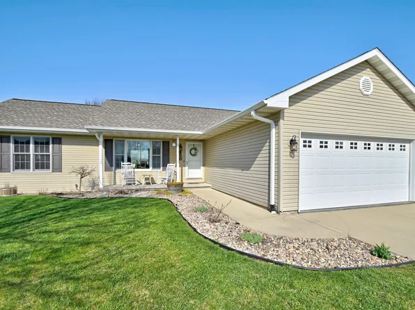 458 Longwood Ln, Wrightstown, WI 54180