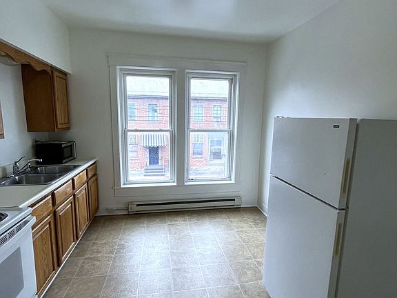 5th image of 204 Lincoln Way E APT C